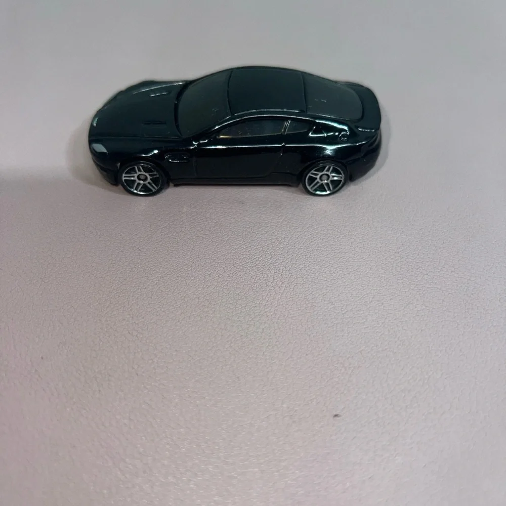 Hot Wheels ASTON MARTIN V8 VINTAGE 2005 #011 - Faster Than Ever PR5 Loose Ex Con